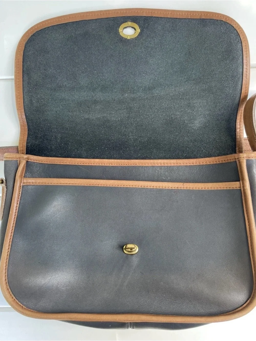 Vintage Authentic Coach Legacy Glove Tanned Leather Flap Clasp Purse 80's / 90's